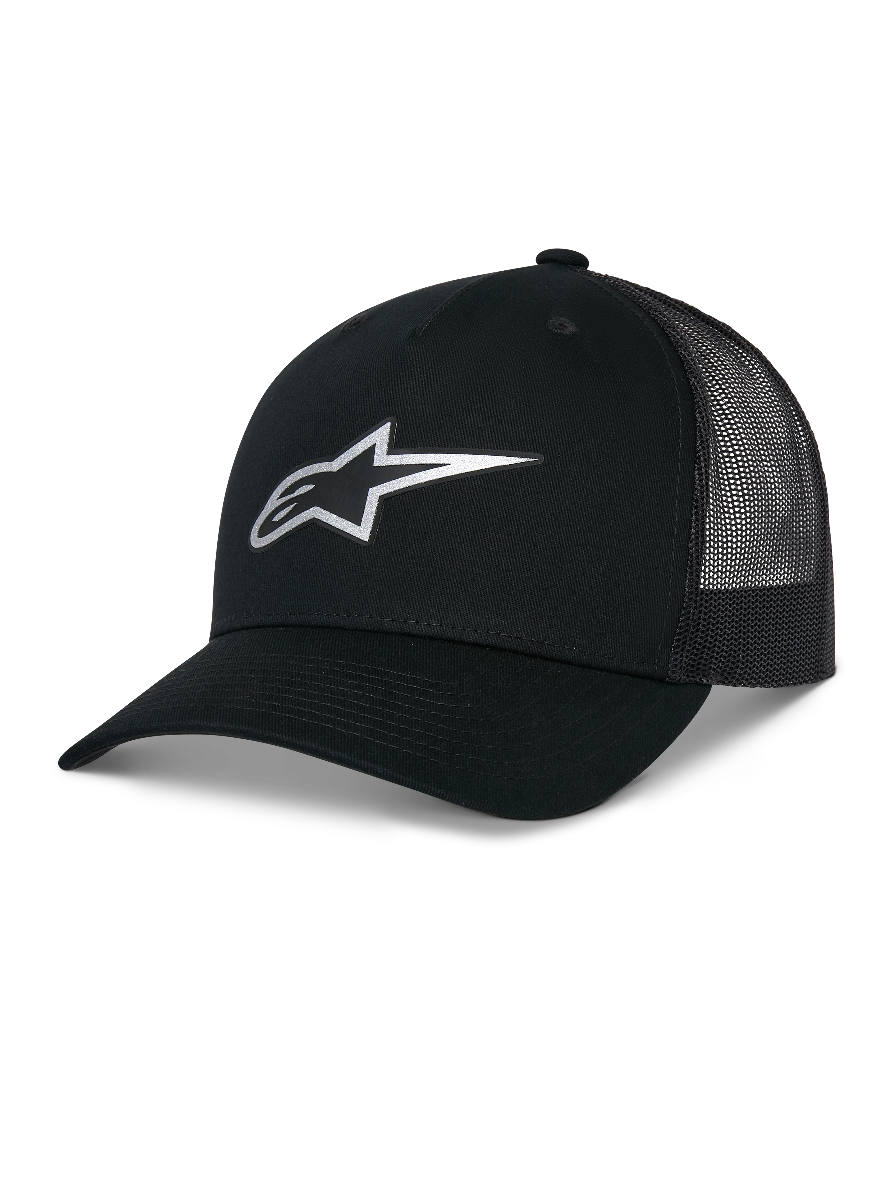 Alpinestars Reflect Ageless Trucker Hat, negra, con un logotipo Astars plateado reflectante en la parte frontal, visera curva y paneles traseros de malla, corona estructurada, accesorio de cabeza casual para deportes de motor