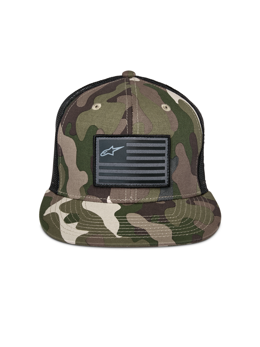 Gorra Alpinestars Flag Flat Trucker, camuflaje verde y negro, visera plana con corona estructurada, parche de bandera negra con el logo de Alpinestars, parte trasera de malla, accesorio casual inspirado en el automovilismo