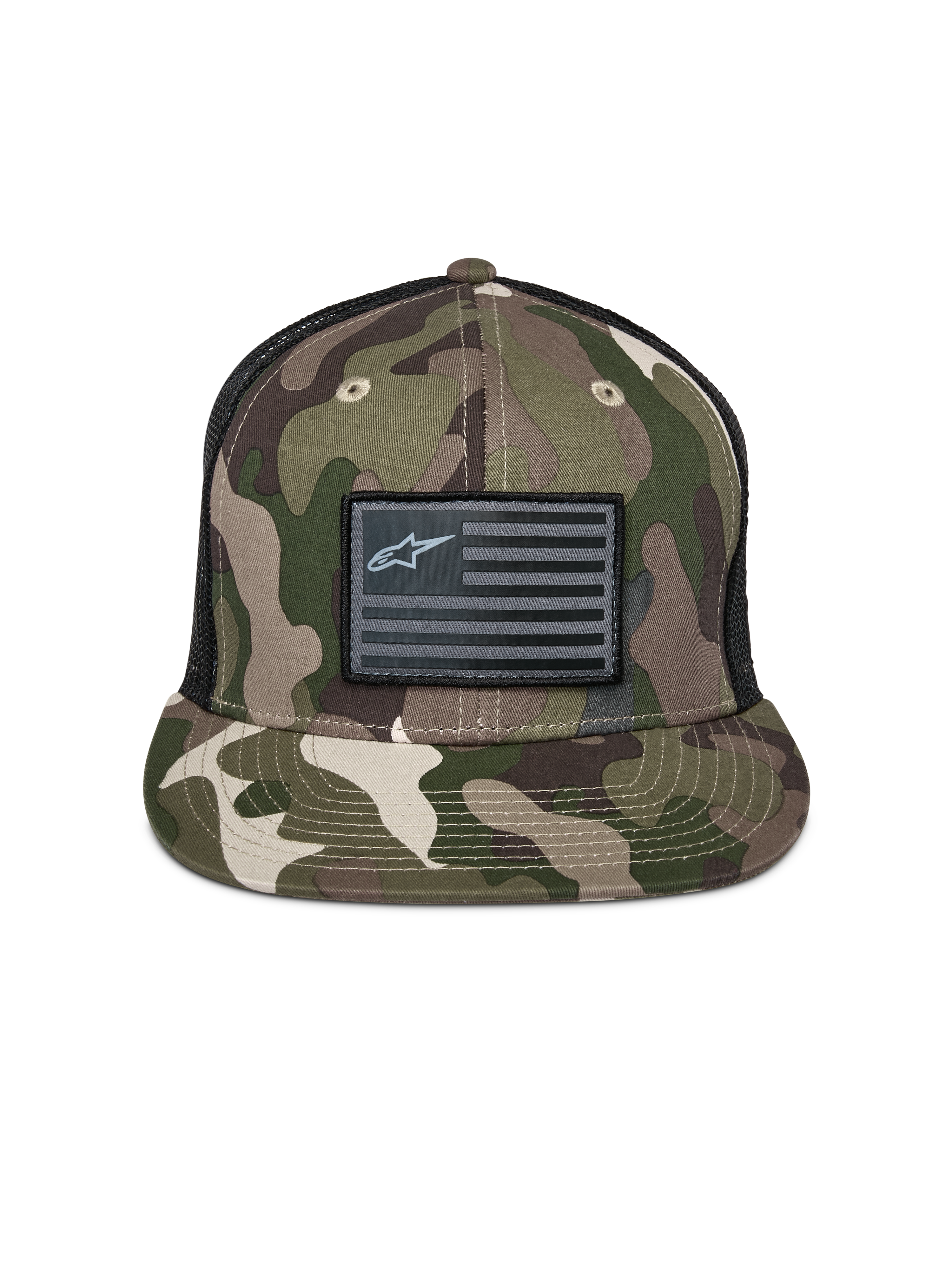 Gorra Alpinestars Flag Flat Trucker, camuflaje verde y negro, visera plana con corona estructurada, parche de bandera negra con el logo de Alpinestars, parte trasera de malla, accesorio casual inspirado en el automovilismo