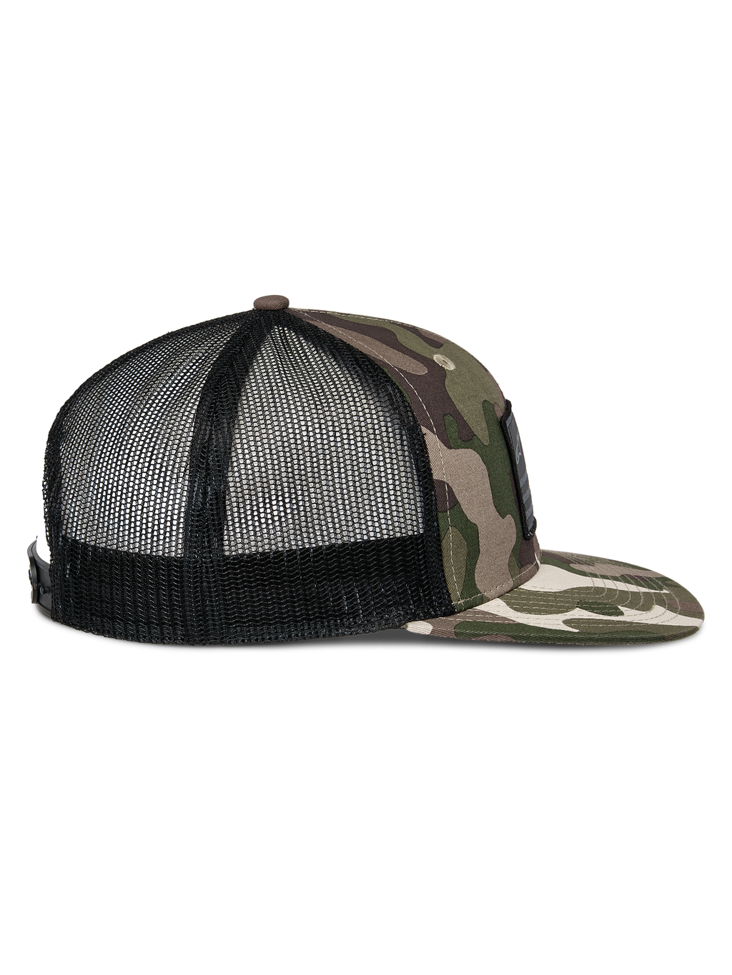 Gorra Trucker Plana Flag de Alpinestars, color verde camuflaje y negro, perfil lateral con visera plana de camuflaje, frente estructurado y malla trasera negra transpirable, cierre a presión, accesorio casual de motorsport