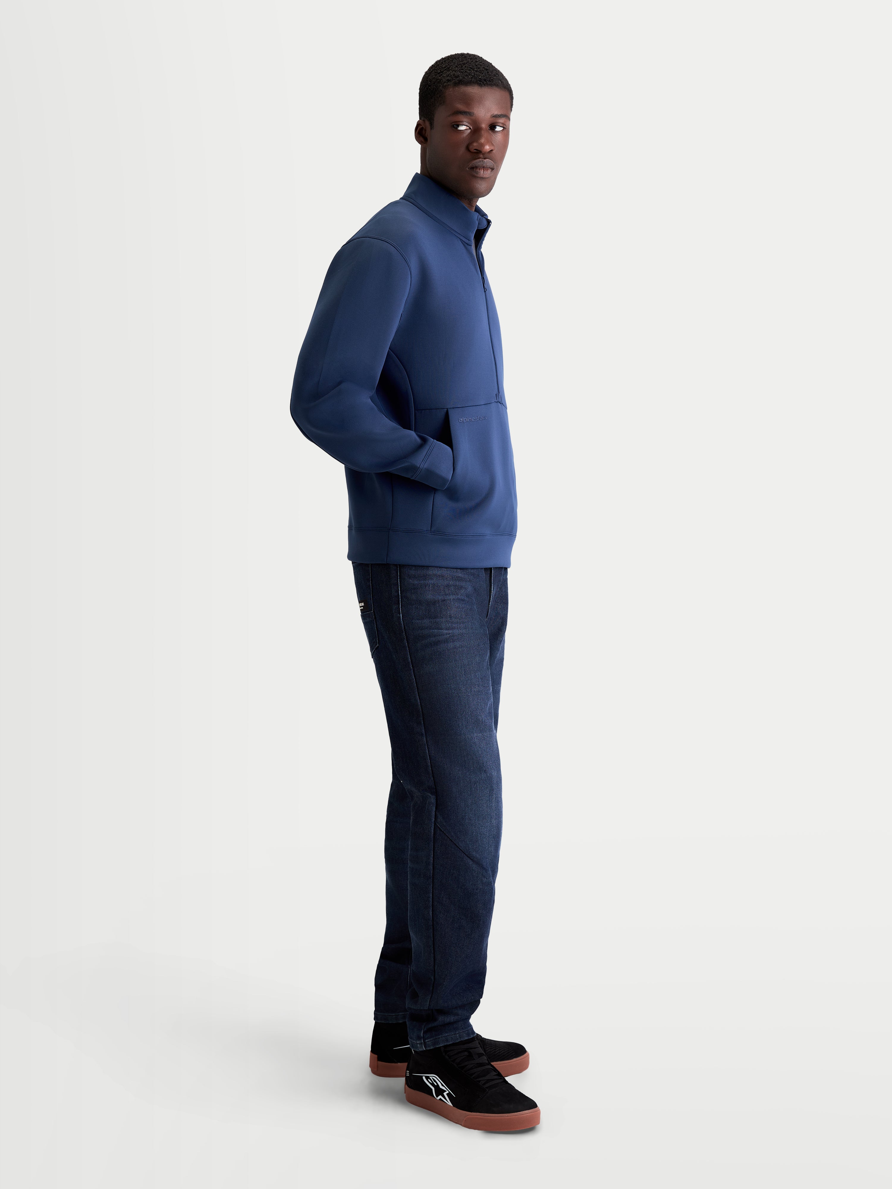 Alpinestars Sudadera Apera Half-Zip, sudadera de media cremallera para hombre, azul, forro polar de mezcla triple, estilo motorsport casual, bolsillo canguro y logotipos HD tonales