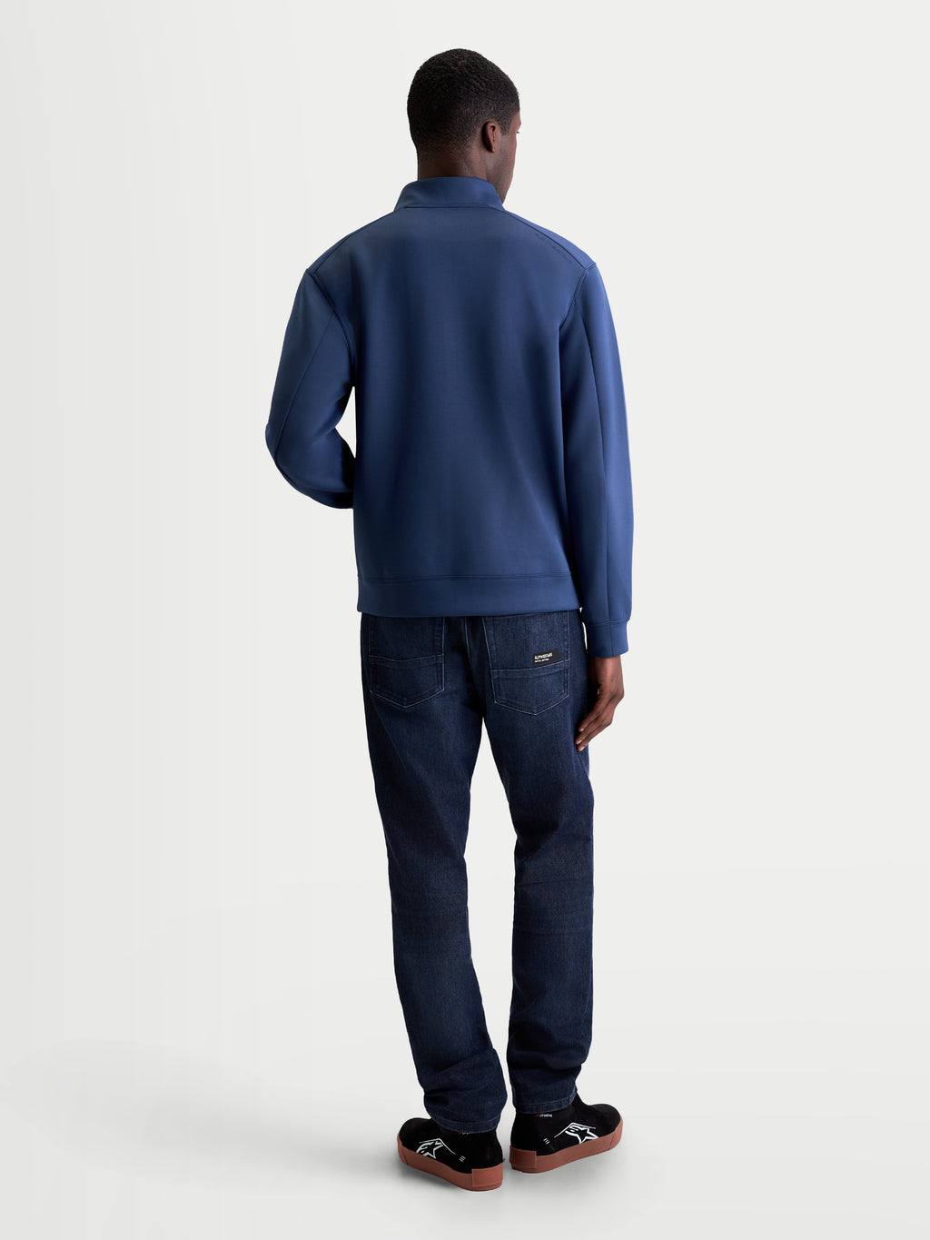 Alpinestars Sudadera Apera Half-Zip, sudadera de estilo motorsport para hombre, color azul acero, vista posterior, confeccionada en forro polar de mezcla triple de doble cara para confort diario, diseño minimalista y deportivo