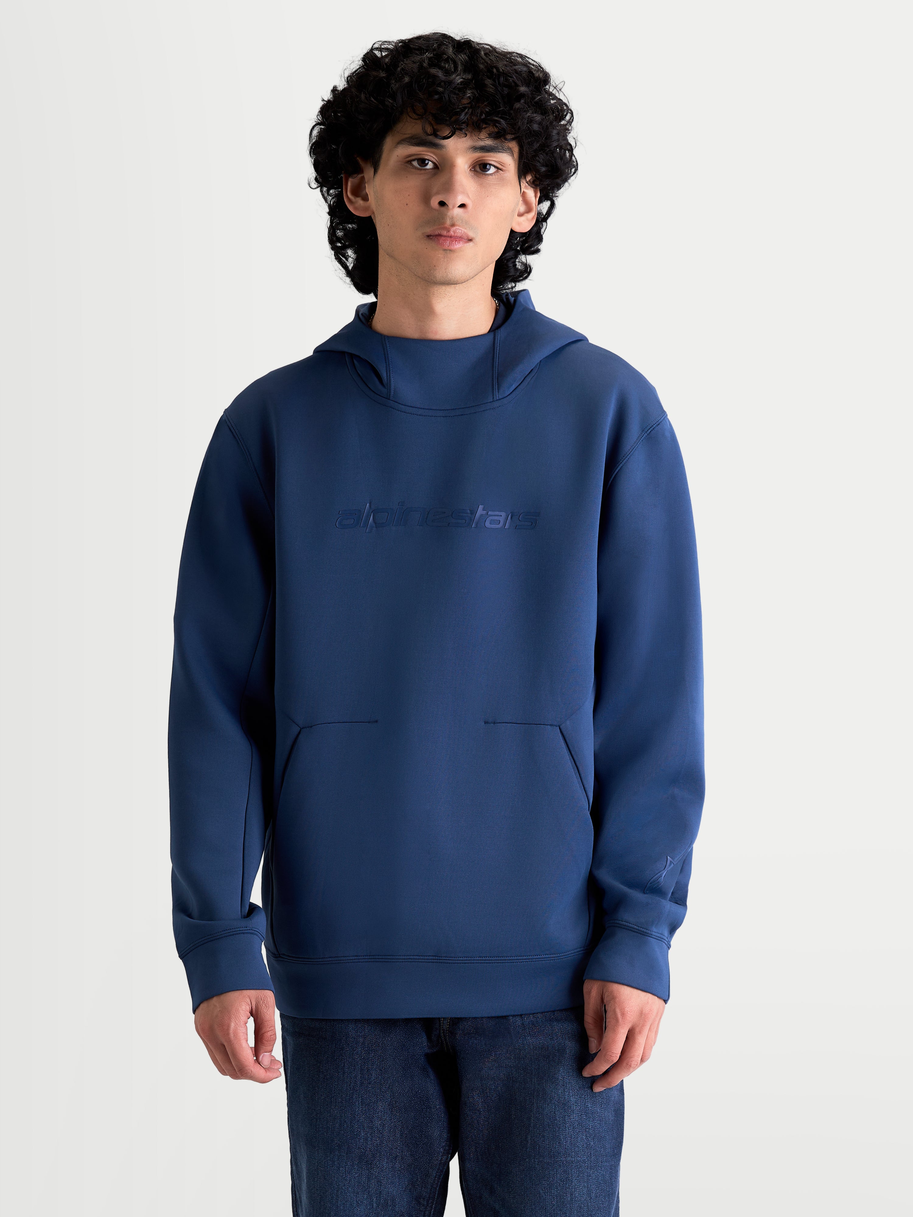 Alpinestars Sudadera con capucha Datrix, prenda de sportswear para hombre en color azul acero, forro polar de doble cara con logotipo Alpinestars tonal en el pecho, capucha forrada de malla y bolsillo delantero, estilo casual inspirado en el motorsport.