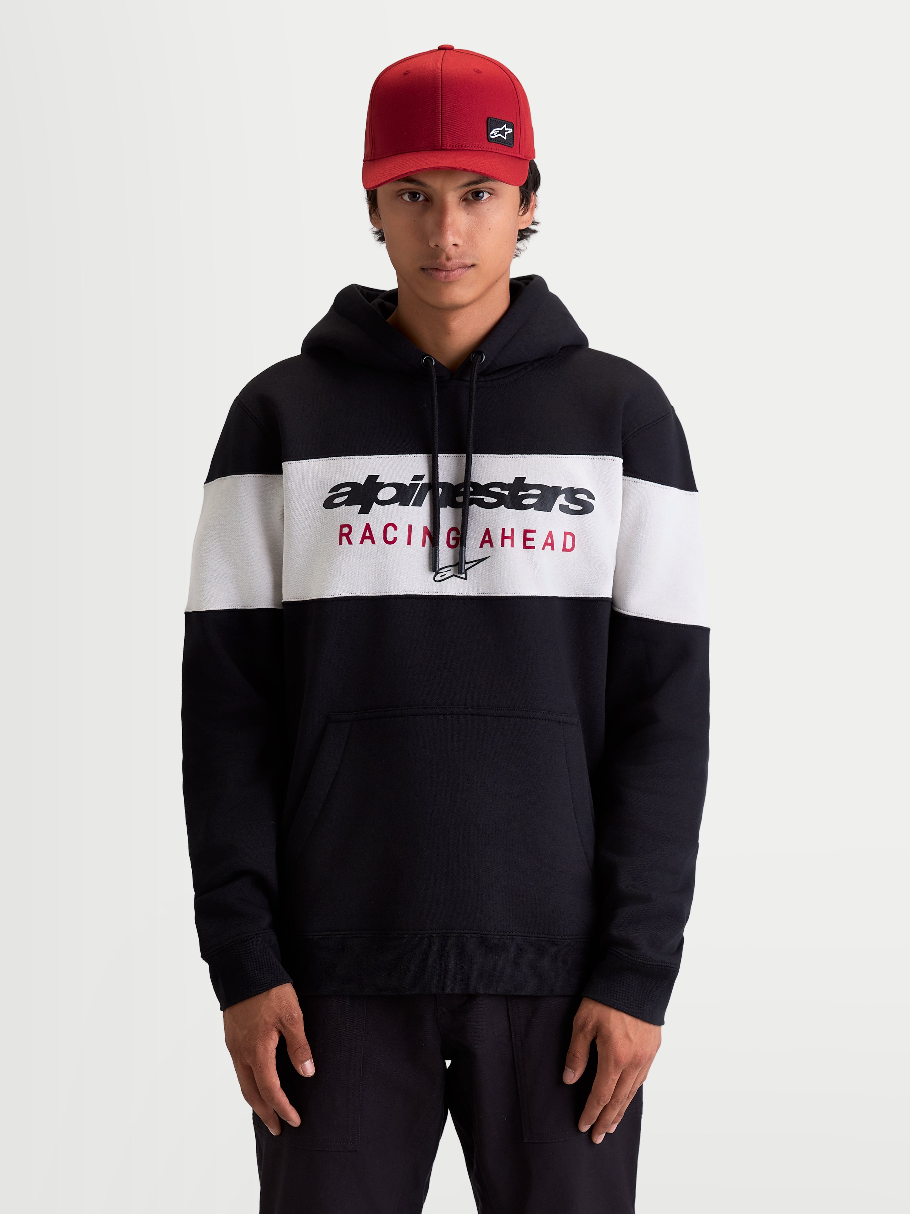 Alpinestars Sudadera con capucha Cubic, sudadera de forro polar de sportswear para hombre, diseño de bloques de color negro y blanco con logotipo Alpinestars Racing Ahead en el pecho, capucha con cordón y bolsillo de canguro, ropa casual de estilo de vida motorsport
