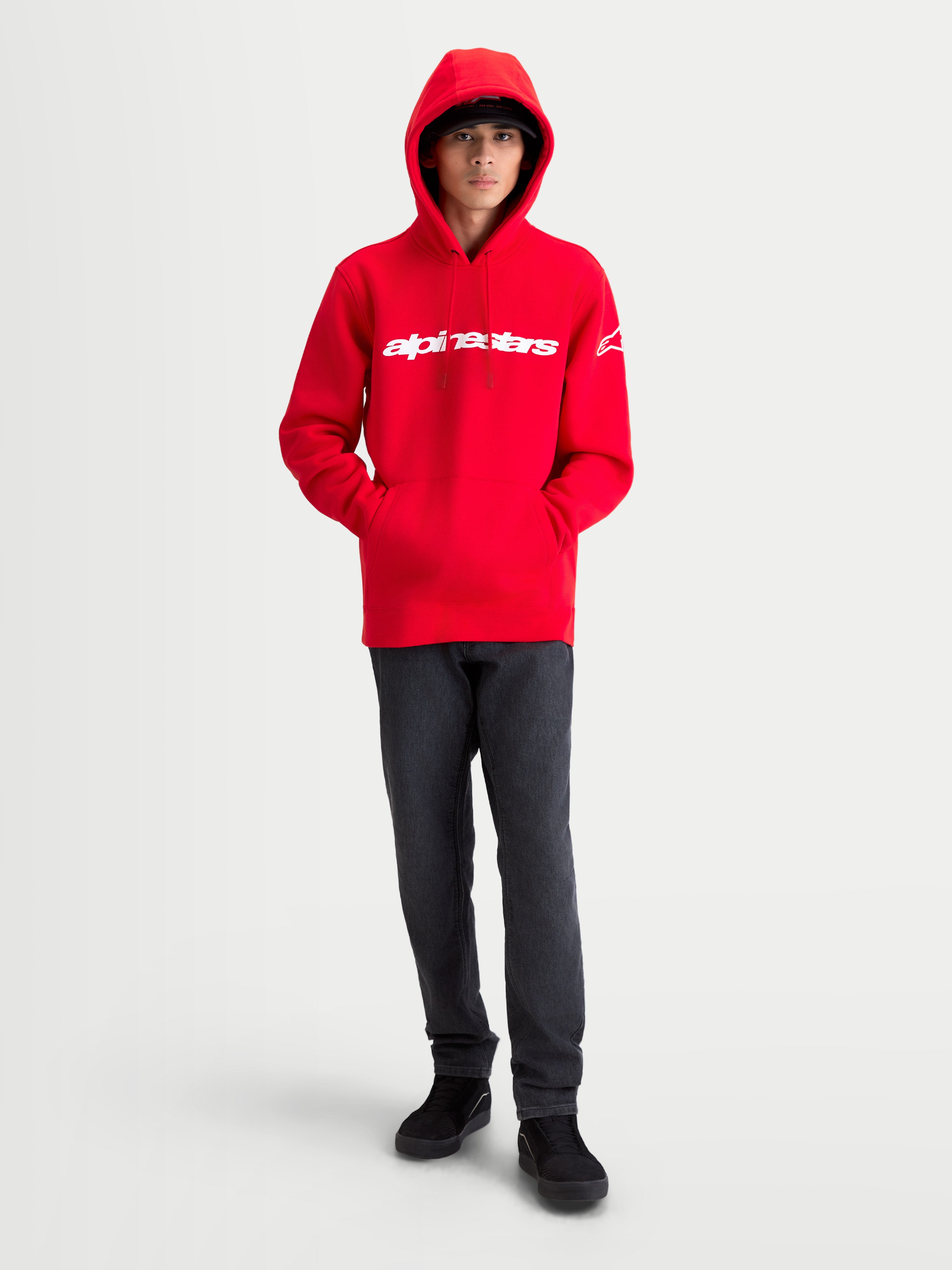 Alpinestars Sudadera con capucha Race Wordmark, sudadera de forro polar para hombre, roja y blanca, con logotipo lineal Alpinestars en el pecho y logotipo Ageless en la manga, capucha con cordón, ropa deportiva de estilo casual inspirado en el motorsport