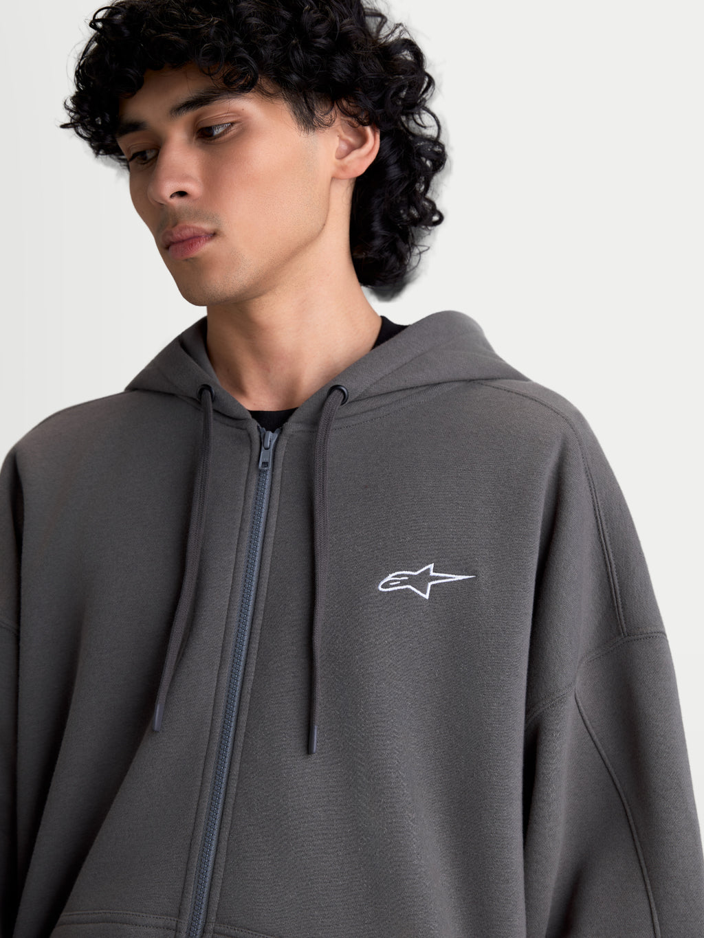 Alpinestars Sudadera con capucha Entity Oversized, forro polar con cremallera para hombre, gris carbón, con logotipo Astars blanco bordado en el pecho, ropa deportiva de estilo casual inspirado en el motorsport