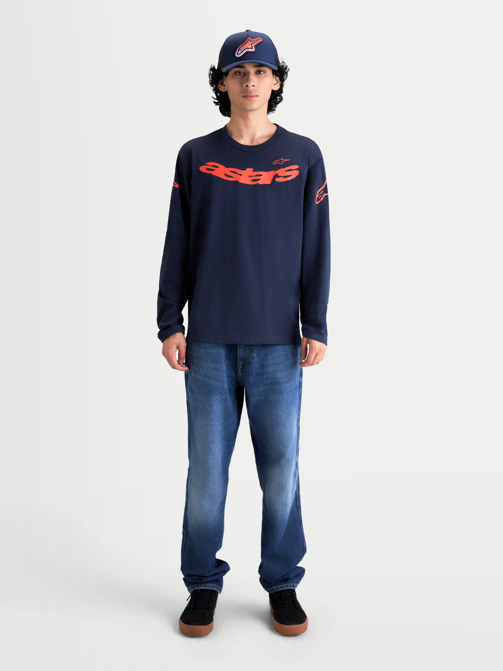 Alpinestars Camiseta Velocifier CSF, camiseta de mangas largas para hombre, azul marino con gráfico frontal curvo y logotipos en los hombros en color rojo, ropa deportiva de estilo casual