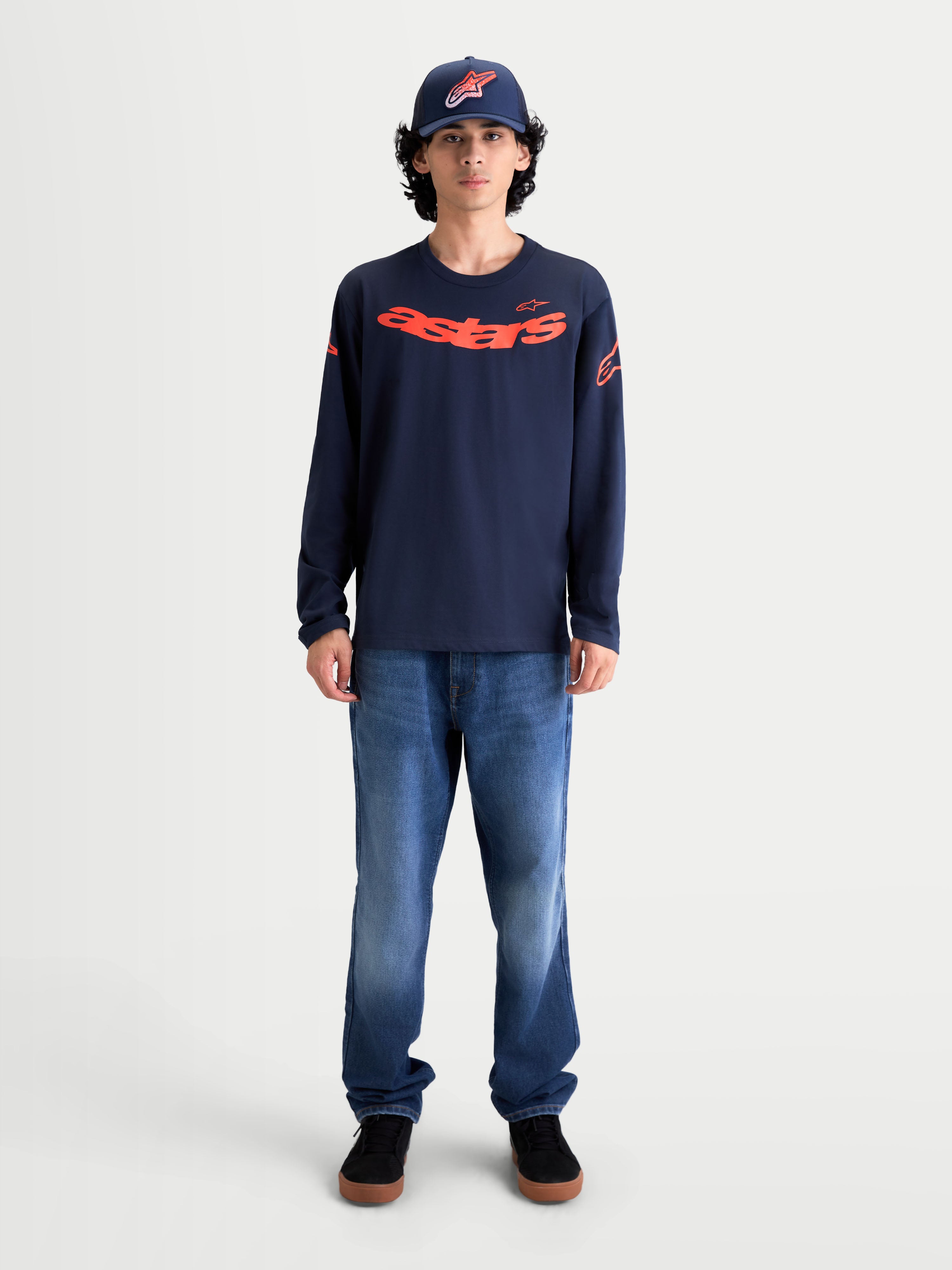 Alpinestars Camiseta Velocifier CSF, camiseta de mangas largas para hombre, azul marino con gráfico frontal curvo y logotipos en los hombros en color rojo, ropa deportiva de estilo casual