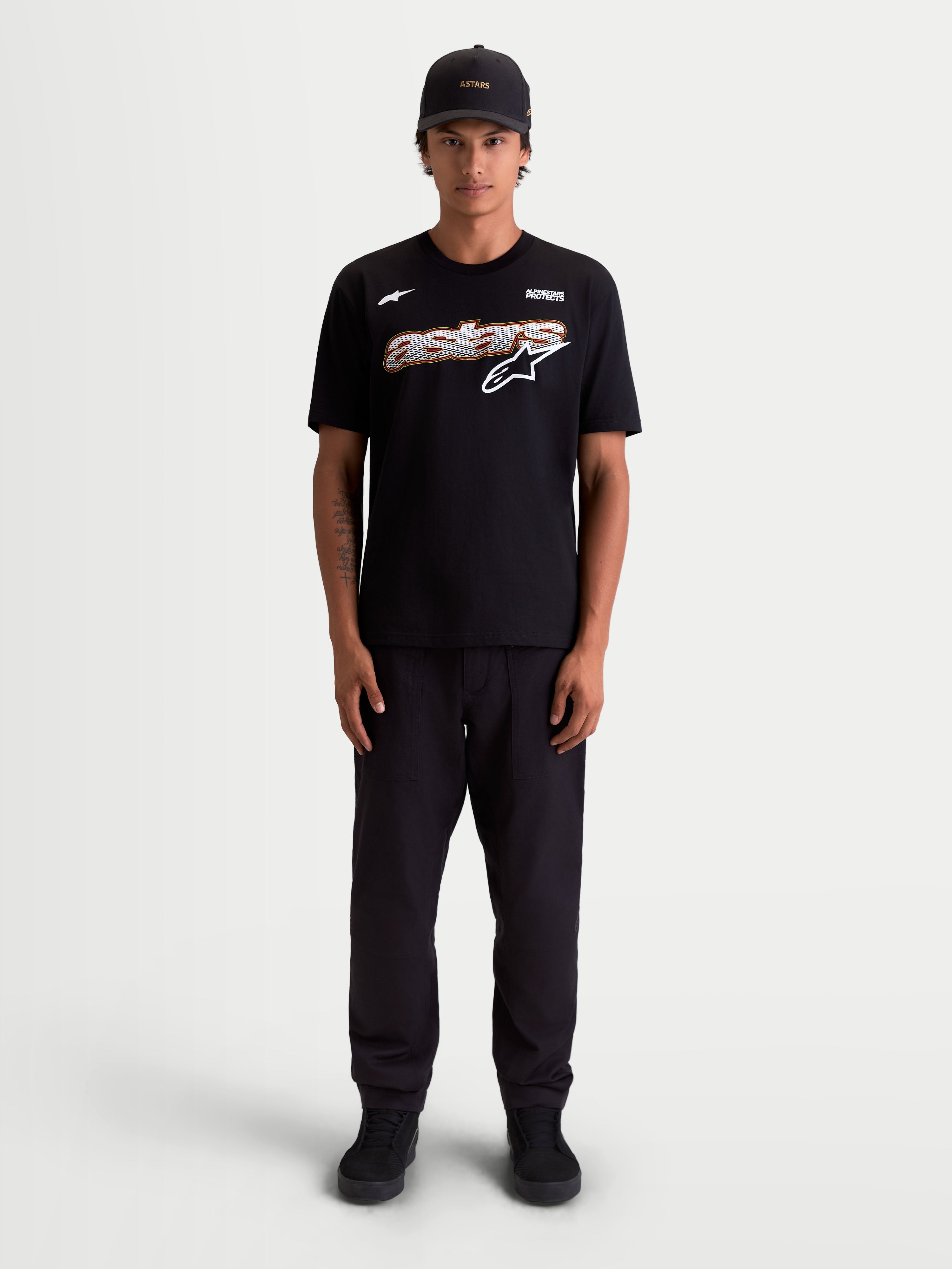 Alpinestars camiseta Cypress CSF, camiseta de mangas cortas para hombre, negra, con gráfico frontal astars de malla y logotipo blanco en el pecho, ropa deportiva casual de algodón peinado y poliéster