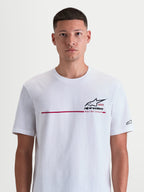 Alpinestars P1 CSF, camiseta de mangas cortas unisex, blanca con gráfico frontal de logotipo Astars, raya de competición roja y texto 'Racing Ahead', construcción suave de algodón y poliéster, estilo sportswear