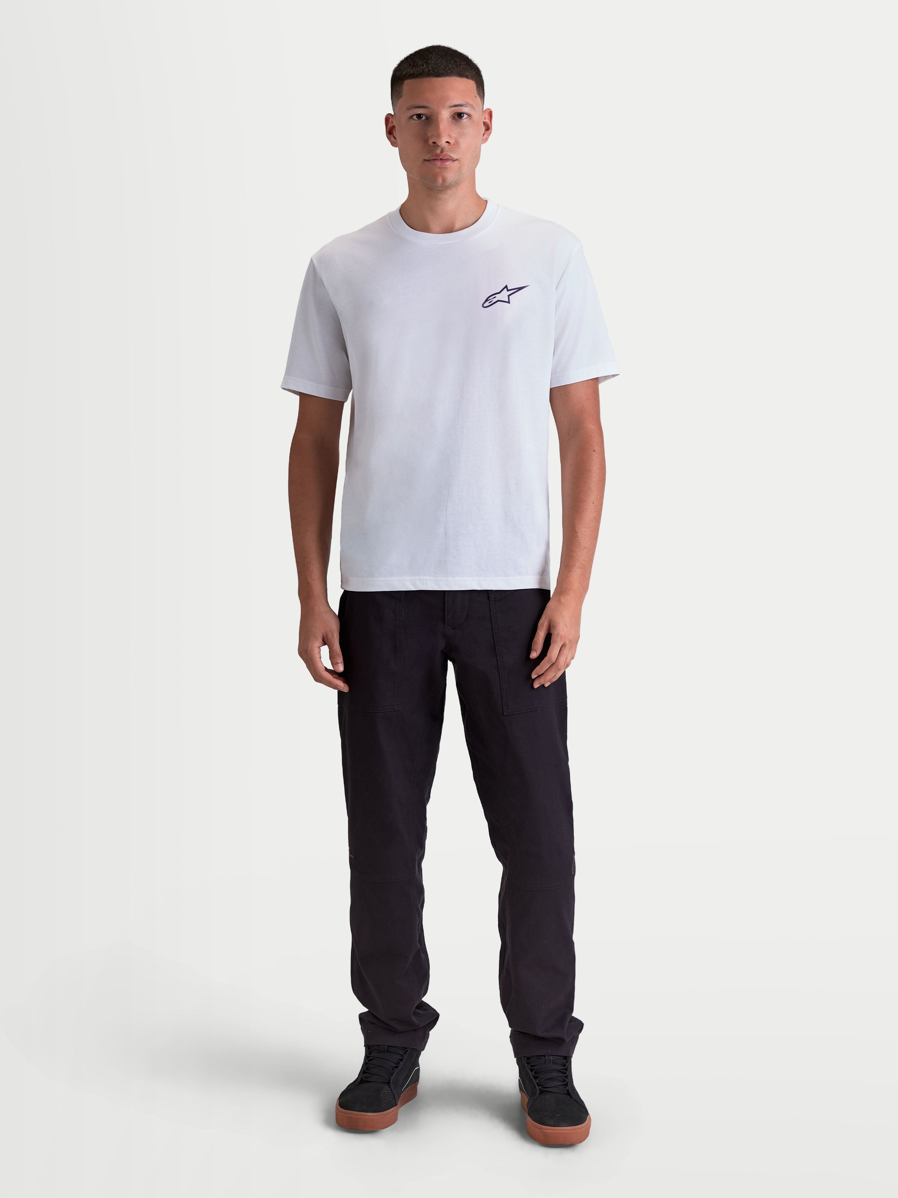 Alpinestars Combo Back CSF, camiseta de mangas cortas para hombre, blanca con logotipo Astars negro en el pecho, ropa deportiva casual inspirada en el motorsport, mezcla de algodón y poliéster