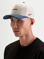 Gorra County Canvas Alpinestars, gorra sportswear arena y azul, visera curva y logotipo Astars bordado, vista en modelo