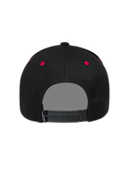 Alpinestars Retro Snapback Gorro, gorra deportiva negra con ojales rojos y cierre ajustable, vista trasera.