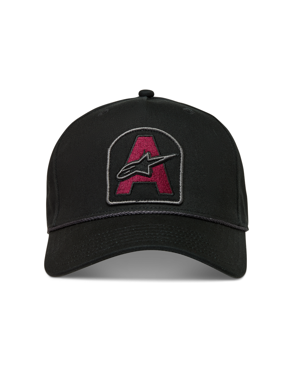Alpinestars Acme Snapback, gorra de sarga negra con parche bordado de logotipo Astars en rojo oscuro, visera curva y detalle de ribete de cuerda