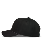 Alpinestars Acme Snapback, gorra deportiva negra de perfil con corona estructurada, visera curva y detalle de ribete de cuerda