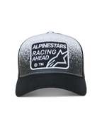 Alpinestars Gravel, gorra tipo trucker negra y blanca, visera curva, malla trasera y parche frontal tejido con textura de grava