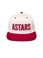 Alpinestars Stadium Snapback, gorra de sarga blanca y roja con visera plana y aplique frontal del logotipo ASTARS