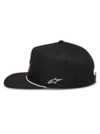 Alpinestars Label Snapback, gorra de sarga negra con visera plana, bordado lateral blanco y etiqueta frontal, ropa deportiva