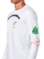 Alpinestars Brundo CSF Tee, camiseta de manga larga blanca, con gráficos multicolores en el pecho y las mangas, detalles de un triángulo verde y logotipos en rosa, ropa deportiva casual de motor