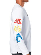 Alpinestars Brundo CSF Tee, camiseta de manga larga, blanca, vista de perfil lateral que muestra gráficos multicolores en la manga en rojo, amarillo y azul, estilo casual de automovilismo streetwear