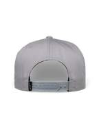 Gorra Alpinestars Glphy, gorra snapback, gris, vista posterior con cierre snapback ajustable, etiqueta de logo tejida en negro, diseño de corona estructurada para estilo urbano casual