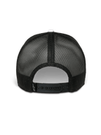 Gorra Trucker Hardware de Alpinestars, blanca y negra, vista trasera, parte trasera de malla de poliéster negra con cierre snapback ajustable, con un pequeño logotipo blanco de Alpinestars en la correa, estilo casual motorsport