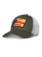 Gorra Alpinestars Hardware Trucker, verde oliva y malla blanca, parche amarillo con marca Alpinestars Motocross en rojo, visera curva, corona estructurada, ropa deportiva casual de motor