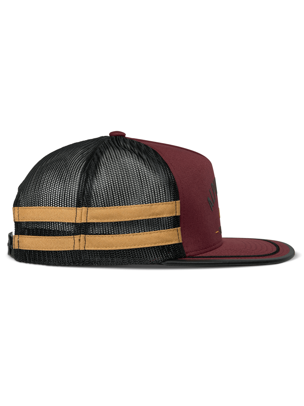 Gorra Trucker Alpinestars Backline, color ladrillo, negro y mostaza, vista de perfil lateral, frontal de sarga rojo oscuro con malla trasera negra y franjas laterales amarillas, visera plana con ribete de sutache negro, accesorio casual inspirado en el automovilismo