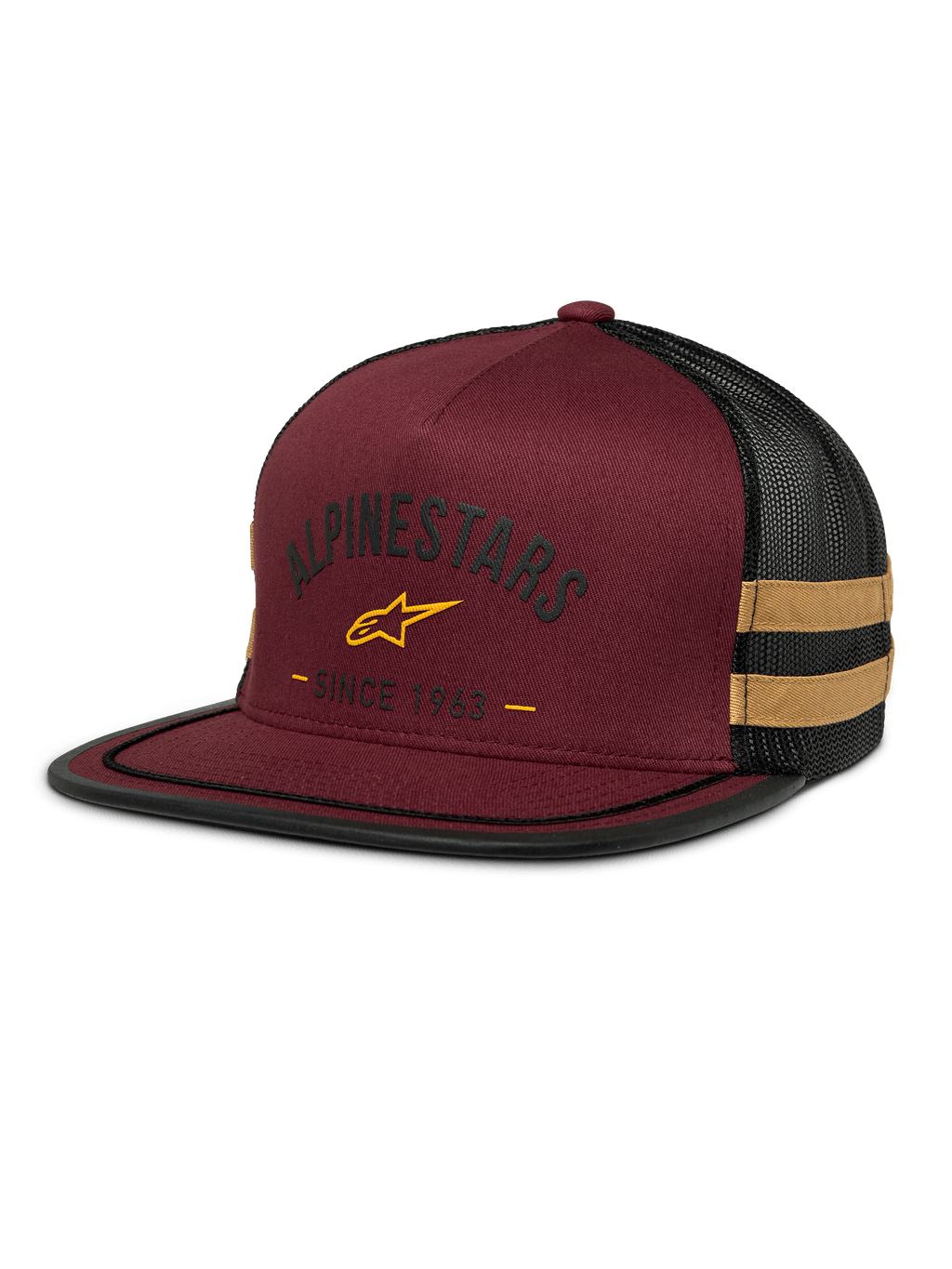Alpinestars Backline Trucker Hat, gorra de malla en color granate y negro, logo de estrella amarilla y gráfico de herencia 'Since 1963', corona estructurada con visera plana y franjas laterales amarillo mostaza