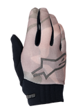 Guantes Alpinestars Youth A-Dura, guantes de ciclismo de montaña, camuflaje marrón y negro, con logotipo de estrella gris en el dorso, puño de neopreno negro y parte superior textil transpirable para ciclistas juveniles