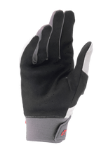 Guantes Alpinestars A-Supra, guantes para bicicleta de montaña, gris claro y negro, con palma de gamuza sintética perforada, puño de neopreno con cierre de gancho y bucle, detalle del logo en rojo, diseñados para ciclismo de alto rendimiento