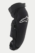 Protector de rodilla/espinilla Alpinestars Vector Pro, negro, con un logotipo de Alpinestars blanco en la rodilla, panel frontal texturizado resistente a la abrasión, correas ajustables de gancho y bucle, equipo de protección transpirable para MTB