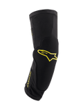Alpinestars Paragon Plus Knee Protectors, rodilleras de protección para ciclismo de montaña, negras con logotipos amarillo ácido, funda tubular con acolchado integrado, malla transpirable y tejido texturizado duradero