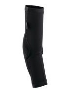 Alpinestars Paragon Plus Elbow Protectors, negras, coderas de bicicleta de montaña tipo slip-on con funda de malla transpirable y acolchado reforzado para protección off-road.