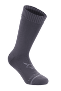 Alpinestars A-Dura Waterproof Socks, gris titanio oscuro, calcetines de ciclismo a media pantorrilla con textura acanalada, logotipo de la estrella de Alpinestars en gris claro en el tobillo y texto "WATERPROOF" cerca de la puntera, equipamiento de alto rendimiento para ciclismo de montaña y conducción off-road