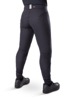 Pantalón Térmico Alpinestars A-Dura, pantalones de ciclismo de montaña, negro, vista trasera que muestra los bolsillos con cremallera y la marca en la cintura, ajuste cónico para ciclismo en climas fríos