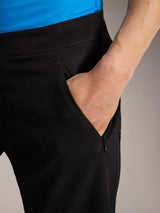 Shorts A-Dura Elite Flex negros con bolsillo lateral de cremallera y tejido ripstop elástico para ciclismo de montaña.