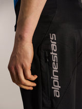 Pantalones cortos Alpinestars A-Dura Elite Flex negros, tejido ripstop, bolsillo con cremallera y logotipo gris.