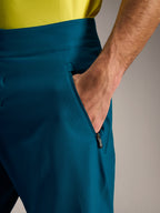 Pantalones cortos Alpinestars A-Dura Ride en azul verdoso, con bolsillo lateral con cremallera y tejido elástico.