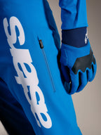 Pantalones MTB A-Supra Elite en azul brillante degradado, con logotipo Astars blanco y bolsillo con cremallera