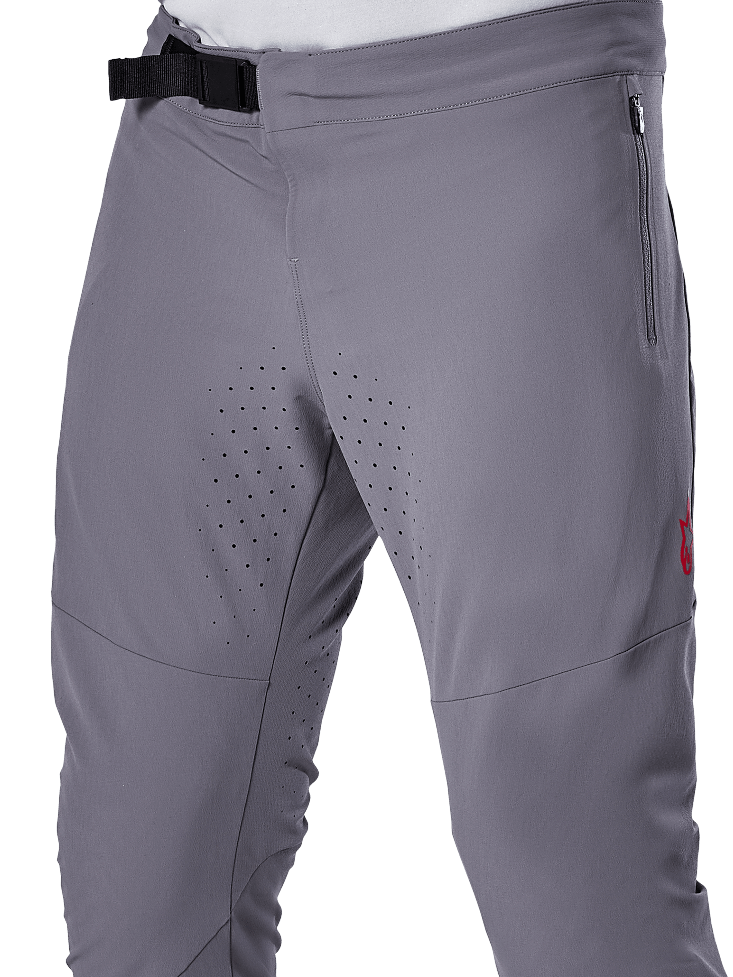 Pantalones Alpinestars A-Aria Elite, pantalones de ciclismo MTB, gris oscuro, vista de cerca con el cierre de hebilla magnética, bolsillo lateral con cremallera y perforaciones de ventilación cortadas con láser en la parte interna de los muslos para un rendimiento óptimo en senderos.