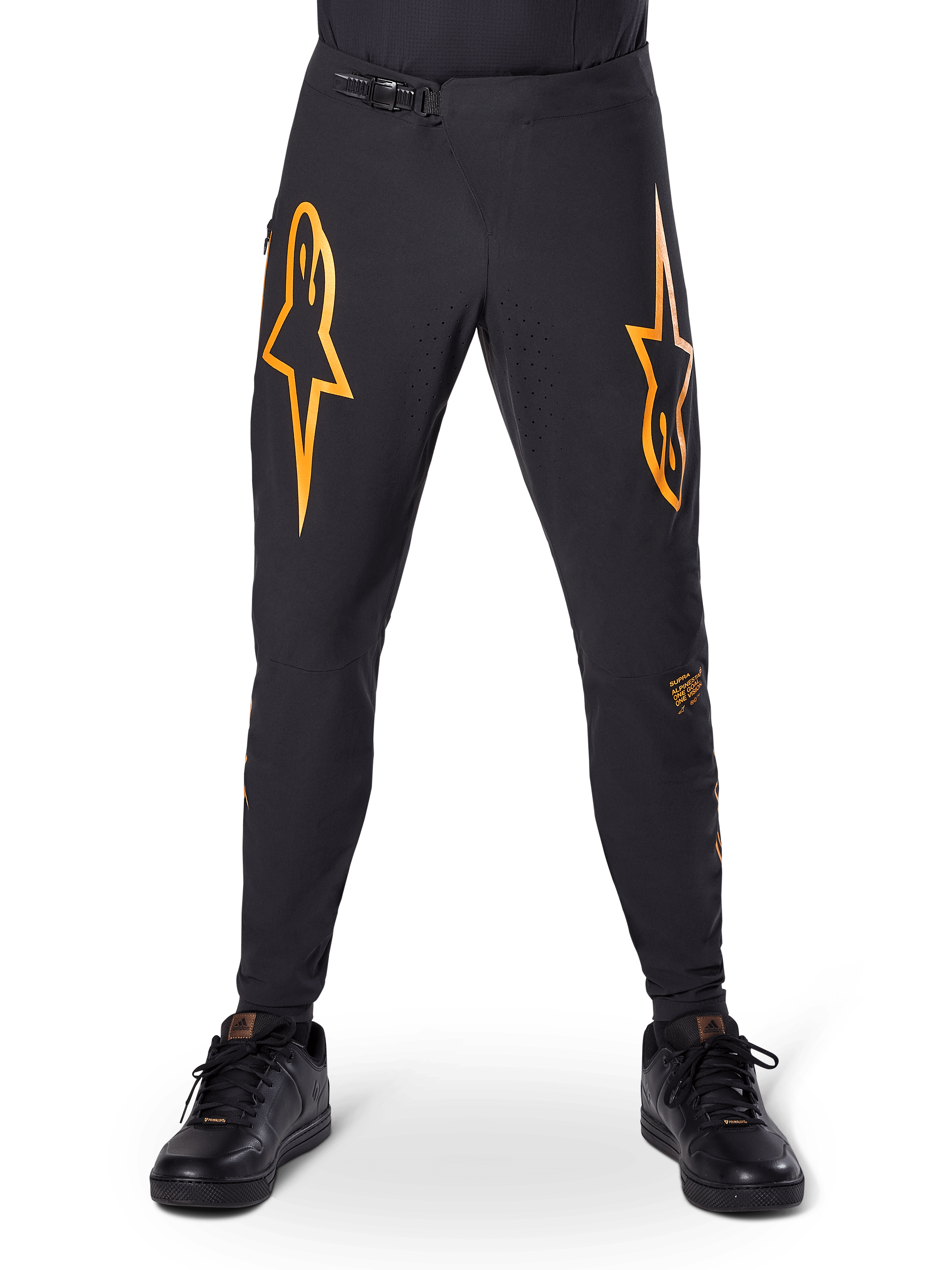 Alpinestars A-Supra Race Pants, pantalones de ciclismo MTB, negros con logotipos naranjas llamativos, con cierre de cintura de trinquete y ventilación perforada con láser, ajuste de rendimiento diseñado para carreras de bicicleta de montaña todoterreno