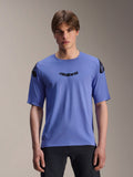 Alpinestars A-Aria Polartec Elite Jersey, camiseta de manga corta para MTB, color azul Baja, usada por un modelo masculino, con el logotipo 'astars' negro en el pecho y logotipos en los hombros, ropa técnica de alto rendimiento para trail.