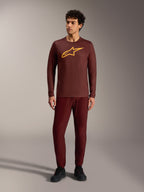 Camiseta A-Dura Ride de manga larga burdeos con logo Alpinestars amarillo y pantalones a juego para trail MTB.