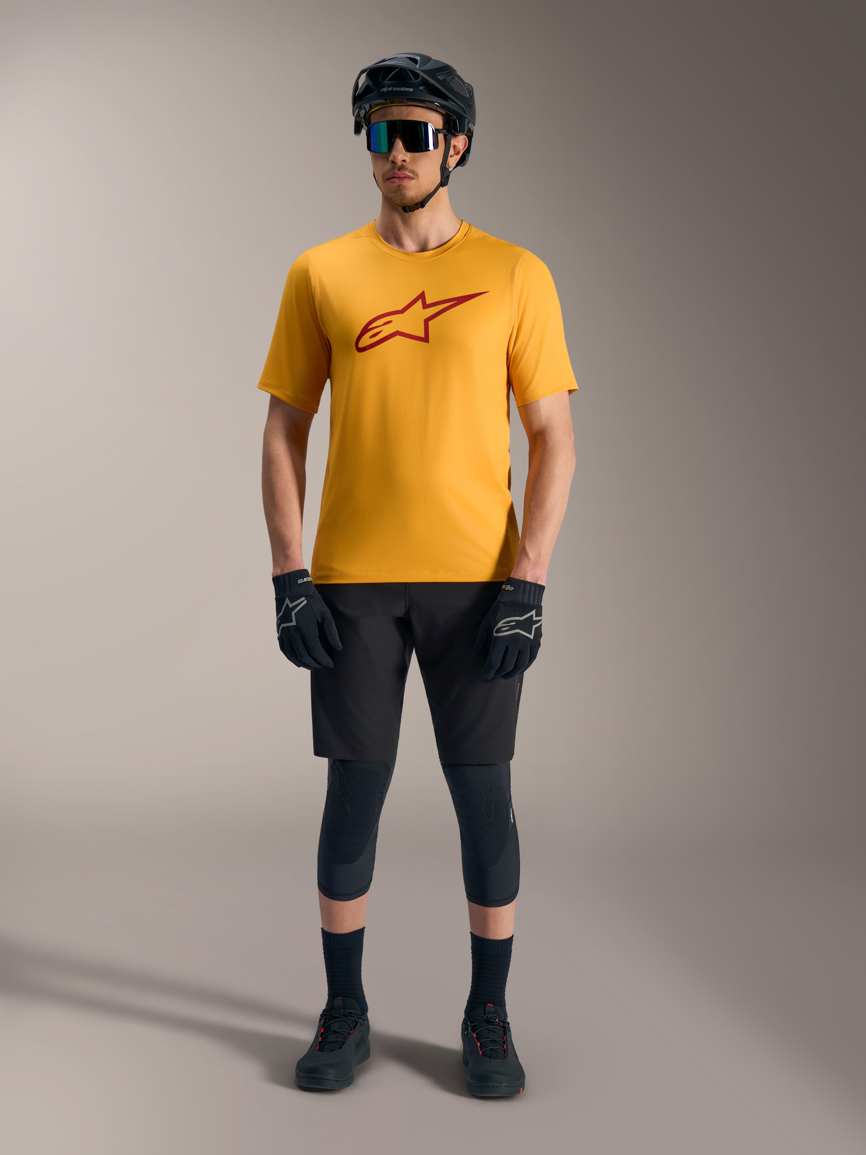 Camiseta naranja A-Dura Ride de manga corta con logo Astars rojo, ropa técnica para ciclismo de montaña.