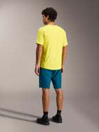 Jersey A-Dura Ride amarillo flúor, vista trasera con diseño de cola larga para rendimiento en ciclismo de montaña.
