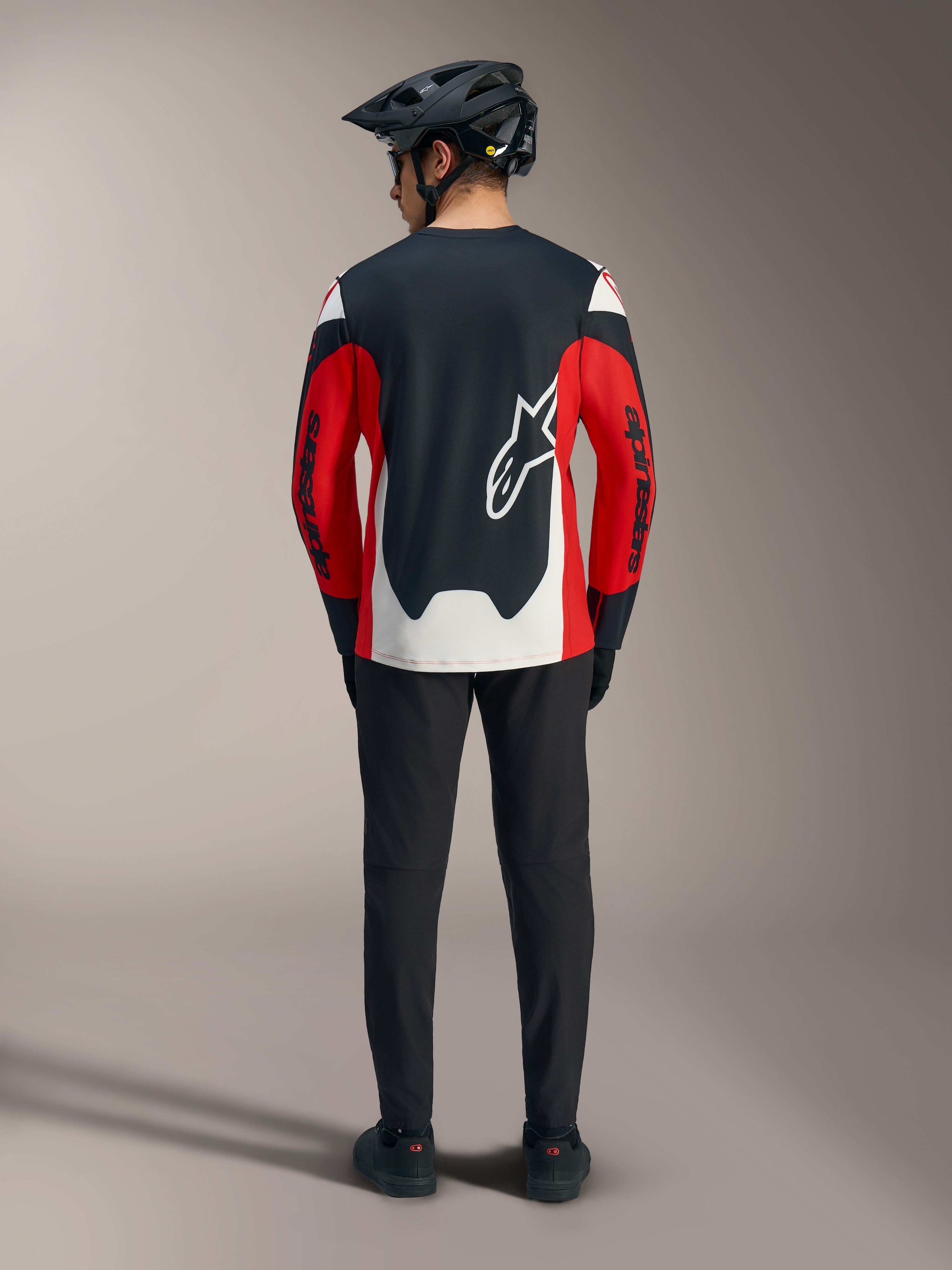 Camiseta A-Dura Race roja de manga larga, paneles negros y blancos y gran logo Astars en la espalda para MTB