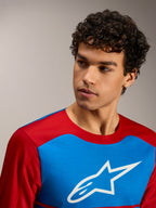 Jersey A-Dura Elite 2.0 rojo y azul, manga larga, logo Alpinestars blanco y tejido técnico transpirable para MTB.