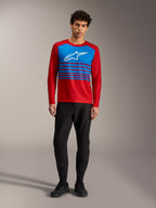 Jersey A-Dura Elite 2.0, camiseta MTB roja de manga larga con panel azul, logo Alpinestars y detalles de rayas.