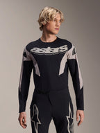 Alpinestars A-Supra Melt Jersey de manga larga, jersey para ciclismo de montaña MTB, negro y gris, con el gráfico 'astars' en el pecho y mangas estampadas, usado con pantalones de rendimiento a juego